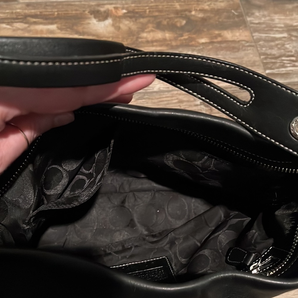 Black Leather Shoulder Bag - Picture 8 of 9